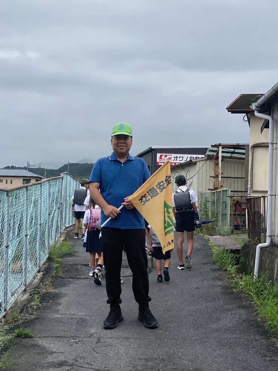 mitsu_takeda's tweet photo. おはようございます。
　今朝の大正小橋・向田橋付近での🚩見守り活動を無事終了しました。
　昨日からの🌧️雨で、🏞️河川は増水しています。
　涼しい朝でした。気温の変化にお気をつけ下さい。本日もよろしくお願いします。😄 https://t.co/X4dQM9QsG4