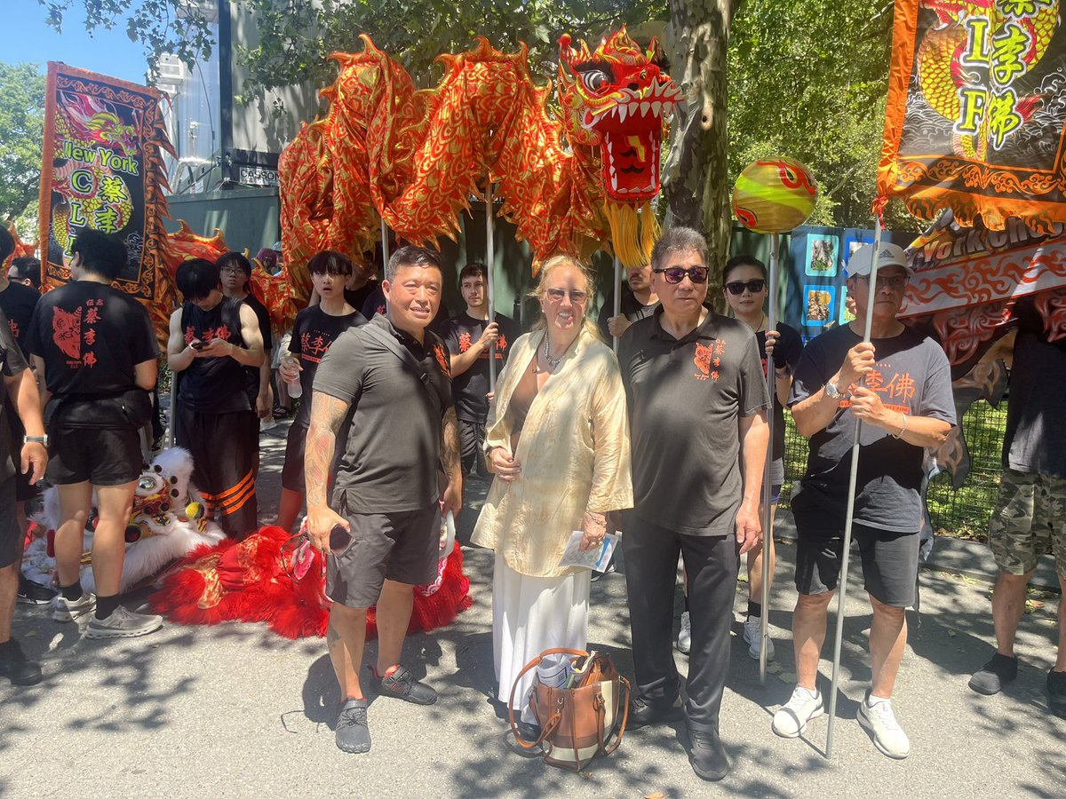 galeabrewer's tweet photo. @galeabrewer I was honored to be the 2026 Grand Marshal of the Lower Manhattan Historical Association July 4 Parade starting at Castle Clinton and marching to Frances Tavern! Largest parade ever! Much thanks to organizers Catherine Hughes, Ambrose Madison Richardson, James Kaplan and Wellington Chan and the many groups from Chinatown. What an honor. @NYCChinatown @cultureNOWorg @Cmh176Hughes