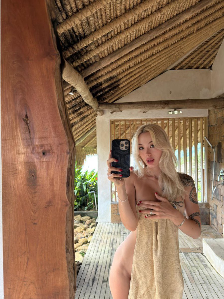 Millasnake40's tweet photo. I her I know what you thinking 🧐 of rn 😅 https://t.co/z0J5IwiFqx