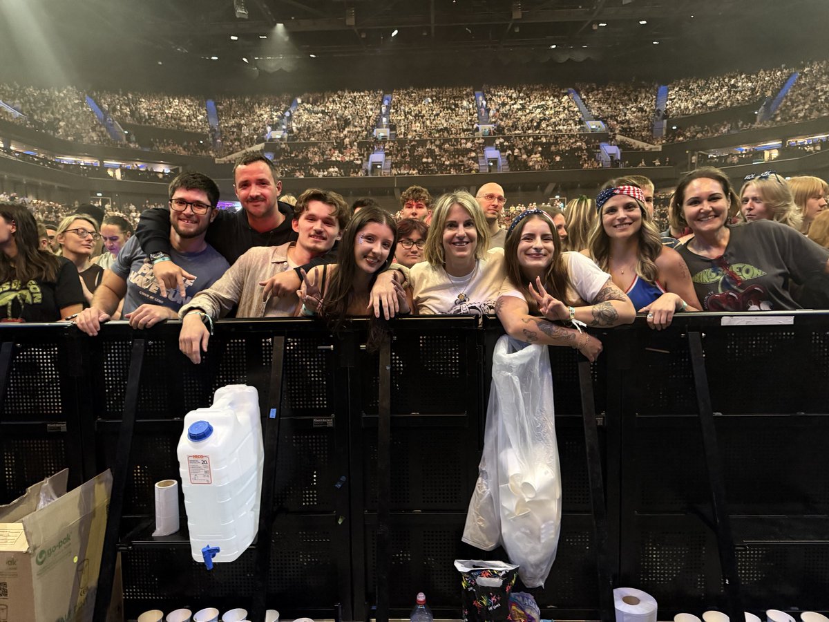 sentimental_grl's tweet photo. Thank you for another unforgettable tour, and for taking the disposable camera! 📸 I honestly can’t wait to see how those photos turn out.

Three unforgettable shows, countless memories, and my vitamin KOL levels are finally topped up… for now. @youngfollowill @doctorfollowill https://t.co/iDPp8j9TD4