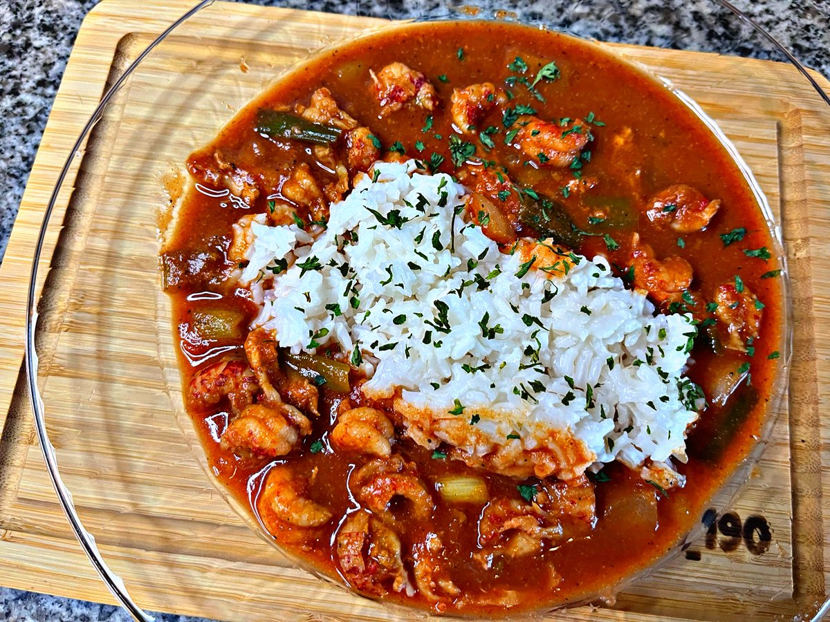 chefnich_190's tweet photo. Crawfish étouffée with rice and oven baked corn on the cob |🔥👨🏽‍🍳 https://t.co/OYVRxKySAd