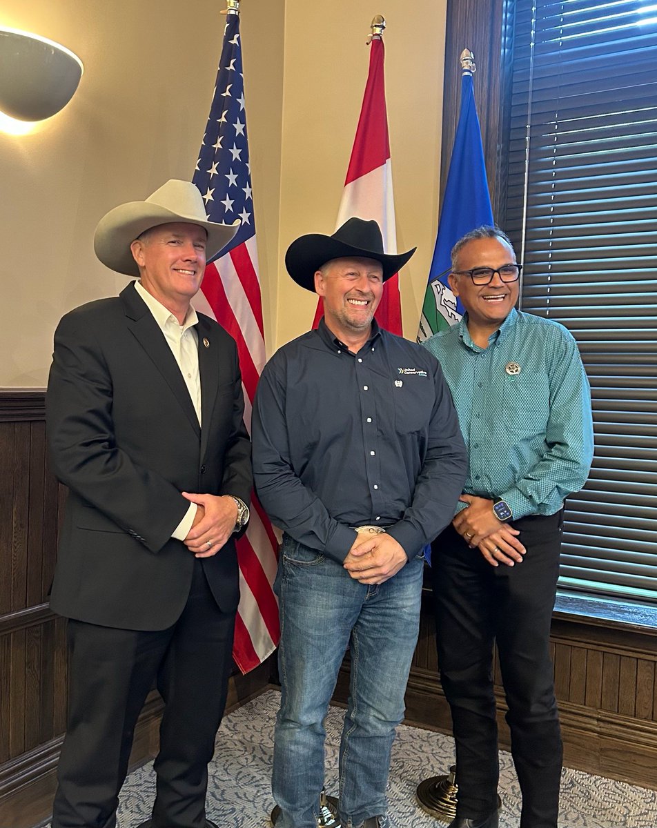 OLSTaskForce's tweet photo. Last Friday, OLS-TF Leader Sheriff Roy Boyd met in Calgary, Alberta with the Minister of Public Safety Mike Ellis, Chief Sheriff of Alberta Sat Parhar, along with the RCMP, and the Chief of the Calgary Police Department to discuss continental security.

With Mexican cartels controlling organized criminal activity in the U.S. and Canada, Gov. @GregAbbott_TX's  #OperationLoneStarTaskForce is leading the push for increased cooperation between law enforcement in both nations.