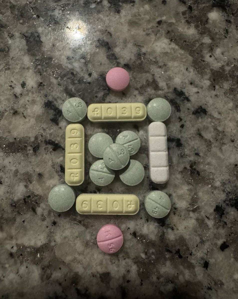 Cocojo80's tweet photo. Taste the rainbow #drugtwt #drugs https://t.co/e19lfDdKOm