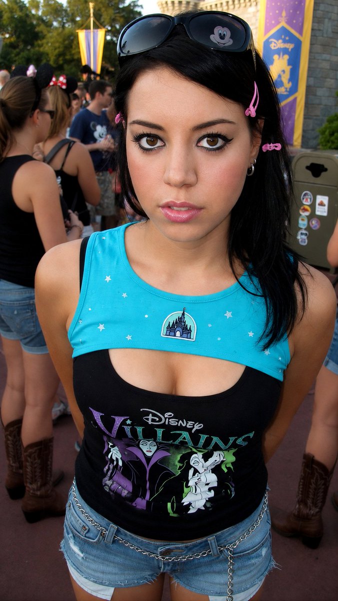Mrkarm12's tweet photo. Aubrey's eye rolls are so sexy 🥰 https://t.co/kVatwyI6HU