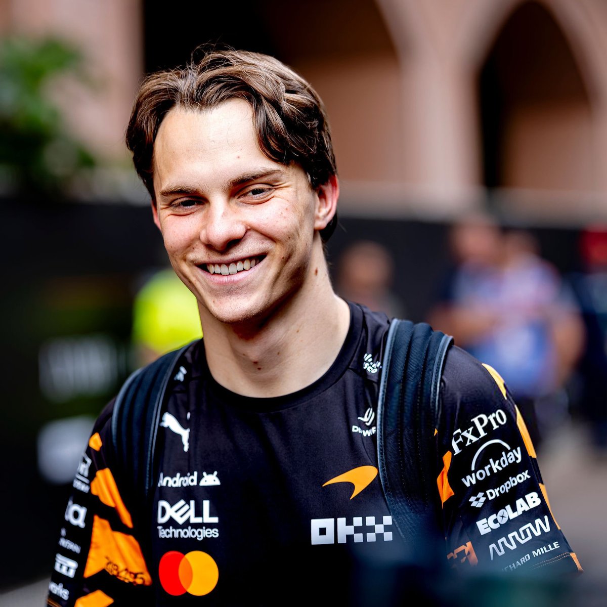 RubCanales's tweet photo. 🚨💣 BOMBAZO: Oscar Piastri ha comunicado a McLaren su intención de ABANDONAR EL EQUIPO al término de esta temporada.

➡️ La relación entre el australiano y McLaren ESTÁ ROTA desde el Gran Premio de Italia de 2025, cuando el equipo FAVORECIÓ a Lando Norris.

➡️ Aquel episodio habría DESESTABILIDAZO a Piastri y, según estas informaciones, terminó siendo un factor clave en la pérdida del título.

➡️ Este escenario abriría la puerta a que Max Verstappen pudiera vestir de papaya en 2027.

(@vitonez) #F1 ❌