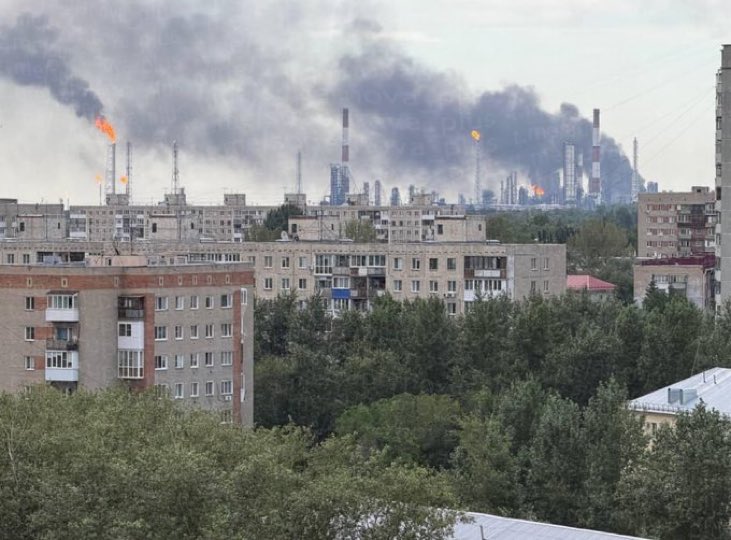 _drugoy_'s tweet photo. Кончину крысы приближая
Бензину омскому вдогон
Горит уборка урожая
И туристический сезон. https://t.co/xEqfxJxL37