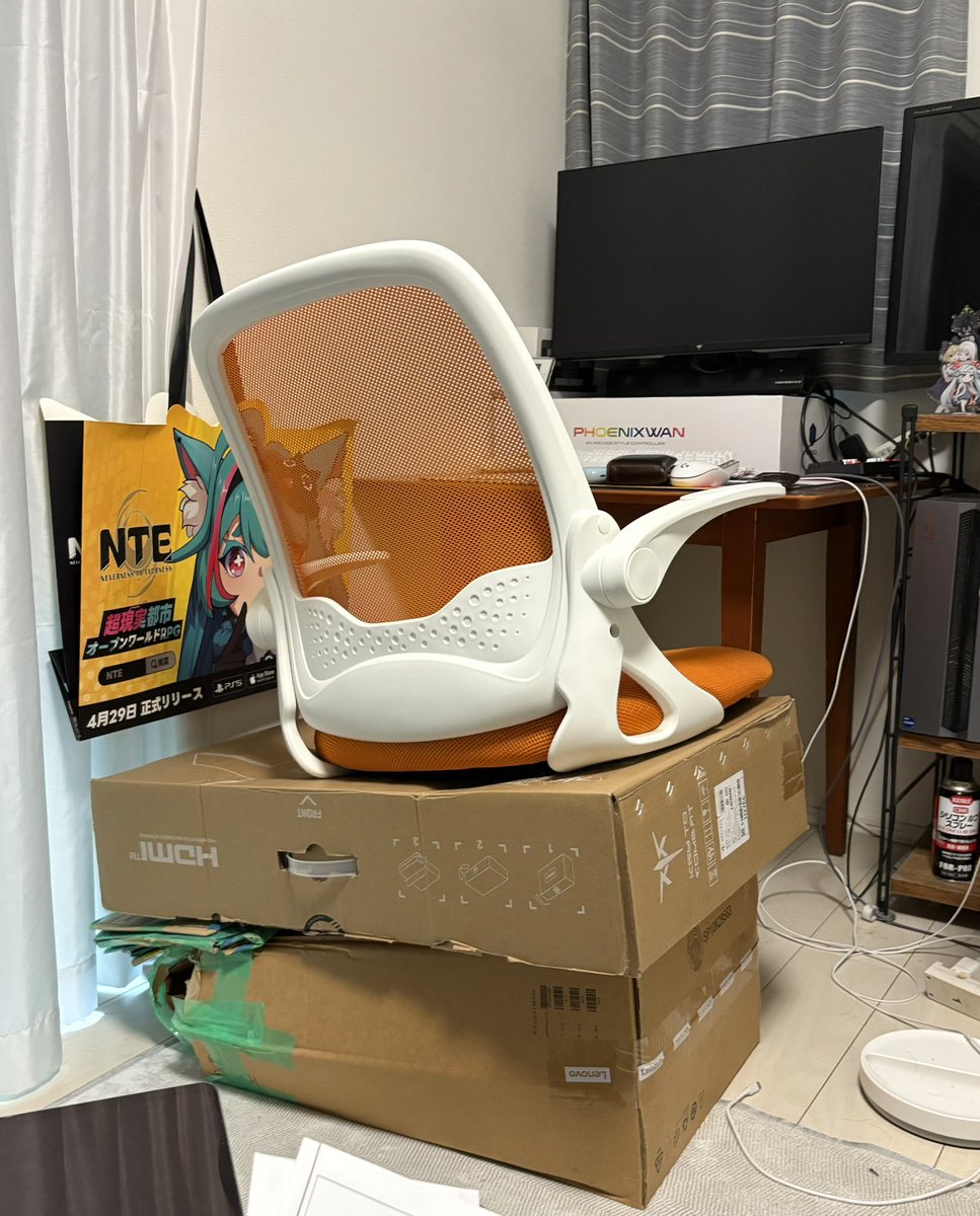 OtogebaraErr's tweet photo. フォロワーの誰よりも酷い椅子で在宅音楽ゲームに勤しんでいるが、もう限界なのでさすがに椅子買うぜ❗️ https://t.co/EU5OpPUawM