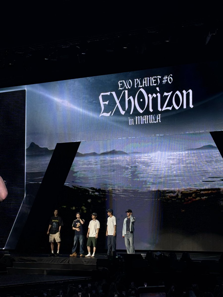 eli saw exo! tweet media