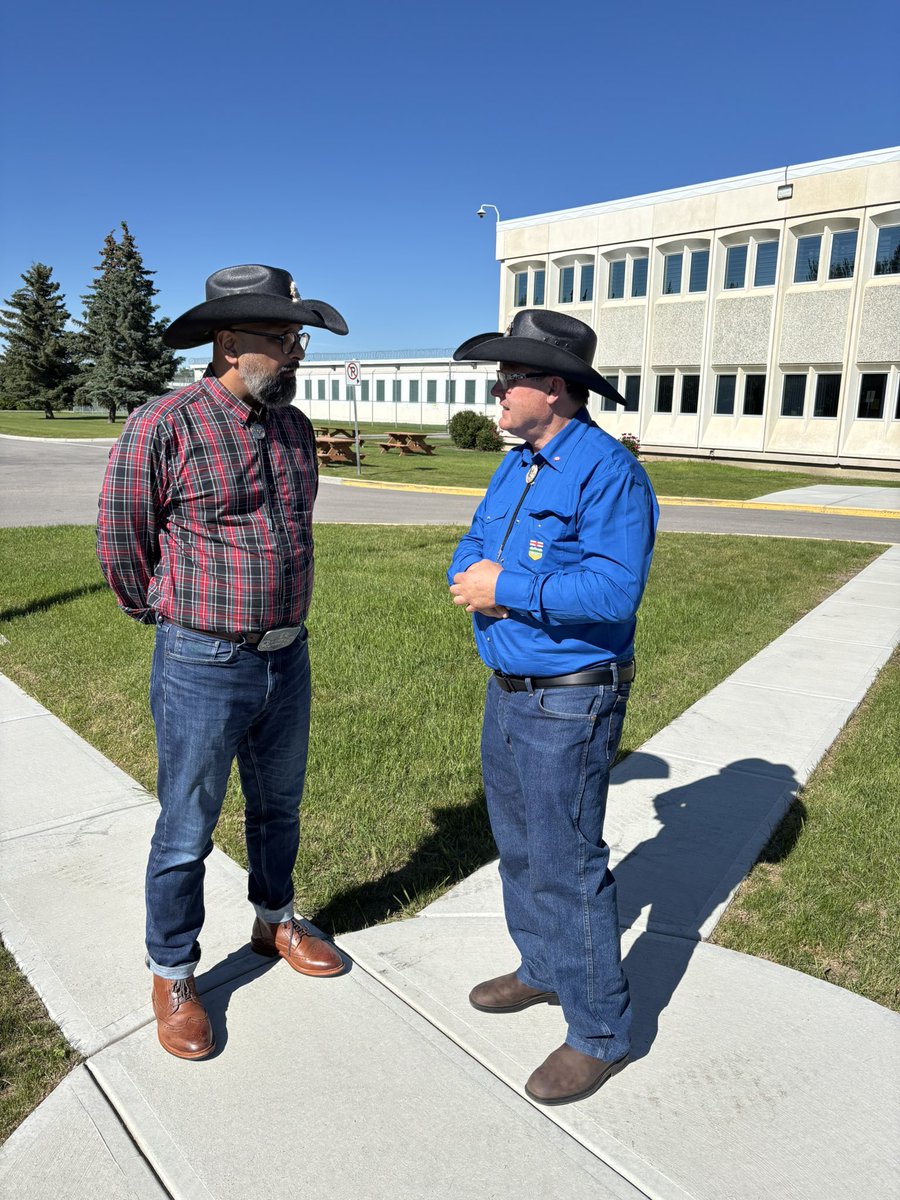 Richard4Alberta's tweet photo. Had the opportunity to visit the Therapeutic Living Unit (TLU) in the Calgary Correctional Centre with @MikeEllisUCP and Ontario’s Associate Solicitor General @zeeinmilton.

Humbling to hear about the hard work members of the program are doing to pursue a path of recovery. https://t.co/0BHdBKJmig