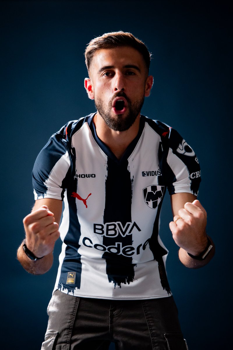 Rayados's tweet photo. En este Equipo se lucha con pasión #EnLaVidaYEnLaCancha.🔥👊🏼

¡Bienvenido a Monterrey, Diego Rossi!🇺🇾El Monterrey nos une.🔵⚪ https://t.co/VbUgY6G4HD