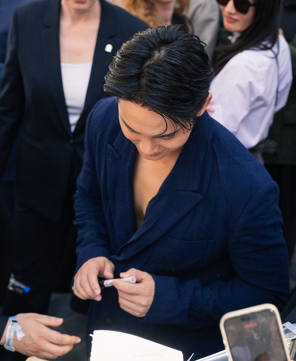 gyumedia's tweet photo. DIOR FALL WINTER 2026-2027 HAUTE COUTURE SHOW #민규 (via hanrushyfilm)
🔗 https://t.co/IE9WzjirRe

MINGYU FOR DIOR COUTURE
#MINGYUxDior #DiorCouture
@Dior @pledis_17 https://t.co/nJdOmZKMfv
