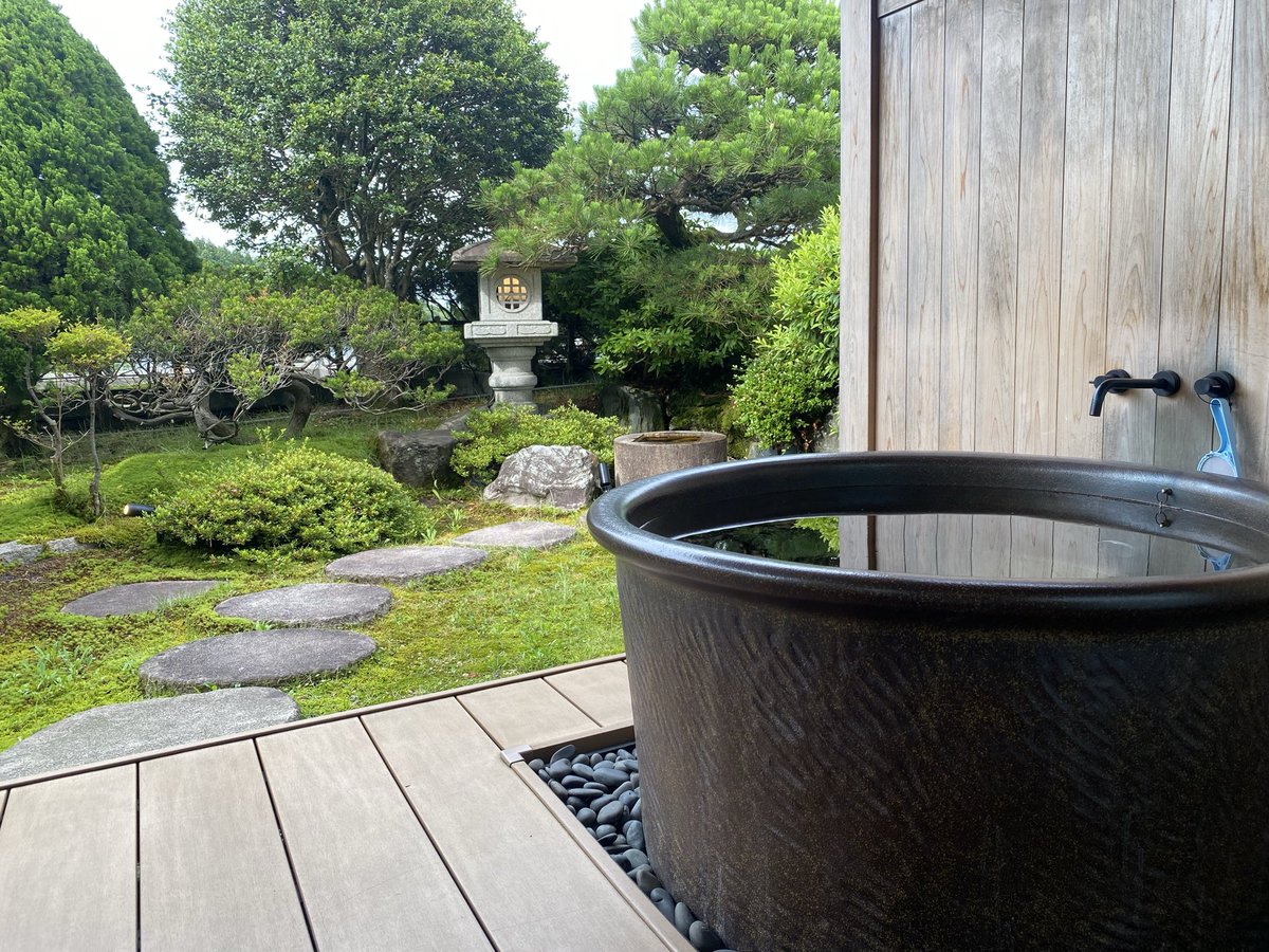 apicecofcake's tweet photo. 報告遅くなりましたが←
先週露天風呂付きの旅館に泊まりました。部屋にリファのドライヤーも付いてたわぁ。最高じゃん☆ https://t.co/zq5zF4uAku