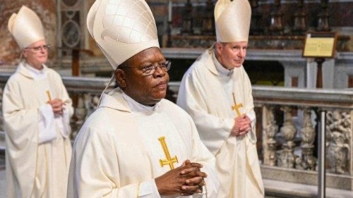 pascal_mulegwa's tweet photo. 🗣️ « Chers fidèles catholiques, retenez ceci : s'il y a quelqu'un qui aime ce pays, la #RDC🇨🇩, ce sont nous, vos pères évêques, et non les politiciens qui recherchent leurs intérêts personnels en utilisant votre nom »

🗣️ « Nous, évêques, ne cherchons ni l'argent ni des positions »

🗣️ « Nous recherchons uniquement le bien du peuple congolais. Méfiez-vous des politiciens. »

Cardinal Fridolin Ambongo, lors de la messe de prémices de Mgr José Bernard Likolo, Évêque de Lisala et Administrateur apostolique de Budjala, lundi 6 juillet, à Bokungu, province de Tshuapa.