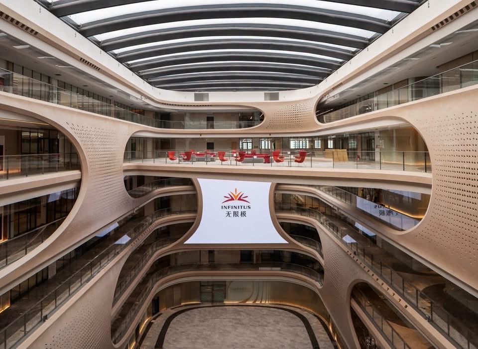 AmirArchiM's tweet photo. Nice houses-Villa / Live Luxury / Stylish life. 🏠🏬🏗️🌿
The different modern buildings.
#Architecture #Villa #interior_designer #Furniture #Artwork #Modern_design
  
Designed by #Zaha_Hadid Architects,
*Infinitus Plaza* is an eight-story headquarters building in China. https://t.co/Sao2XLO9EA