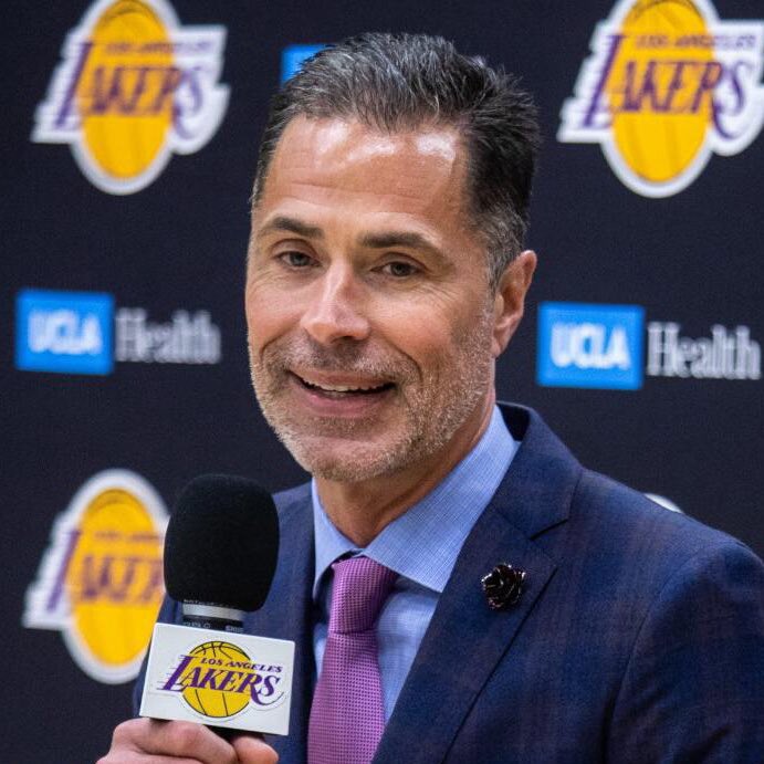 LakeShowYo's tweet photo. The Lakers will NOT sign DeMar DeRozan after he was waived by the Kings today

(via @mcten) https://t.co/eLWRkOTcTs