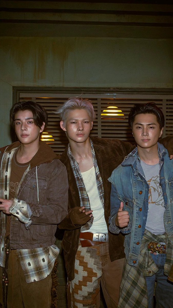 enhaonly01's tweet photo. 📝JAY, JAKE, and NI-KI ON THEIR CREATIVE MUSIC PROCESS🎵

“We are having many meetings with long conversations to communicate with the company, whenever we make a decision we respect the different perspectives through internal dialogue in exhaustive meetings, we dedicate a considerable amount of time to discussing even the smallest details and making decisions among ourselves,” Jay revealed.

Jake , one of the members who participated in composing the songs along with Jungwon , highlighted the creative freedom they possess and described their work process alongside Hybe 's professional team of producers and composers .

“I start by communicating what we want to say and express through our art. I believe this is the first step in making music, so you need to know what you're doing, you need to know what message you want to convey to the world. I think this is one of the reasons why people love our music so much; it reflects our deepest thoughts,” he explained.

They consider the preparation of each new material as the most challenging thing they face on a daily basis, because they lose track of time while immersed in rehearsals and arrangements.

“We have to dedicate a lot of time to preparing each new release, with a very tight schedule working every day without stopping; we don’t even know what day of the week it is because we’re so focused on our work. That’s particularly hard and challenging but also very rewarding, because we learn new things with each new album; recording with the members in the studio booth and also practicing together, we learn from each other, which is really helpful,” Ni-ki said.

— 070726 Milenio Mexico Interview