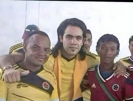 FullSolorisas's tweet photo. En un universo paralelo estás 3 leyendas de la selección 🇨🇴
Juan Redondo,Radamel Desfalcao y Camilo uñiga. https://t.co/tQIhkOG85R