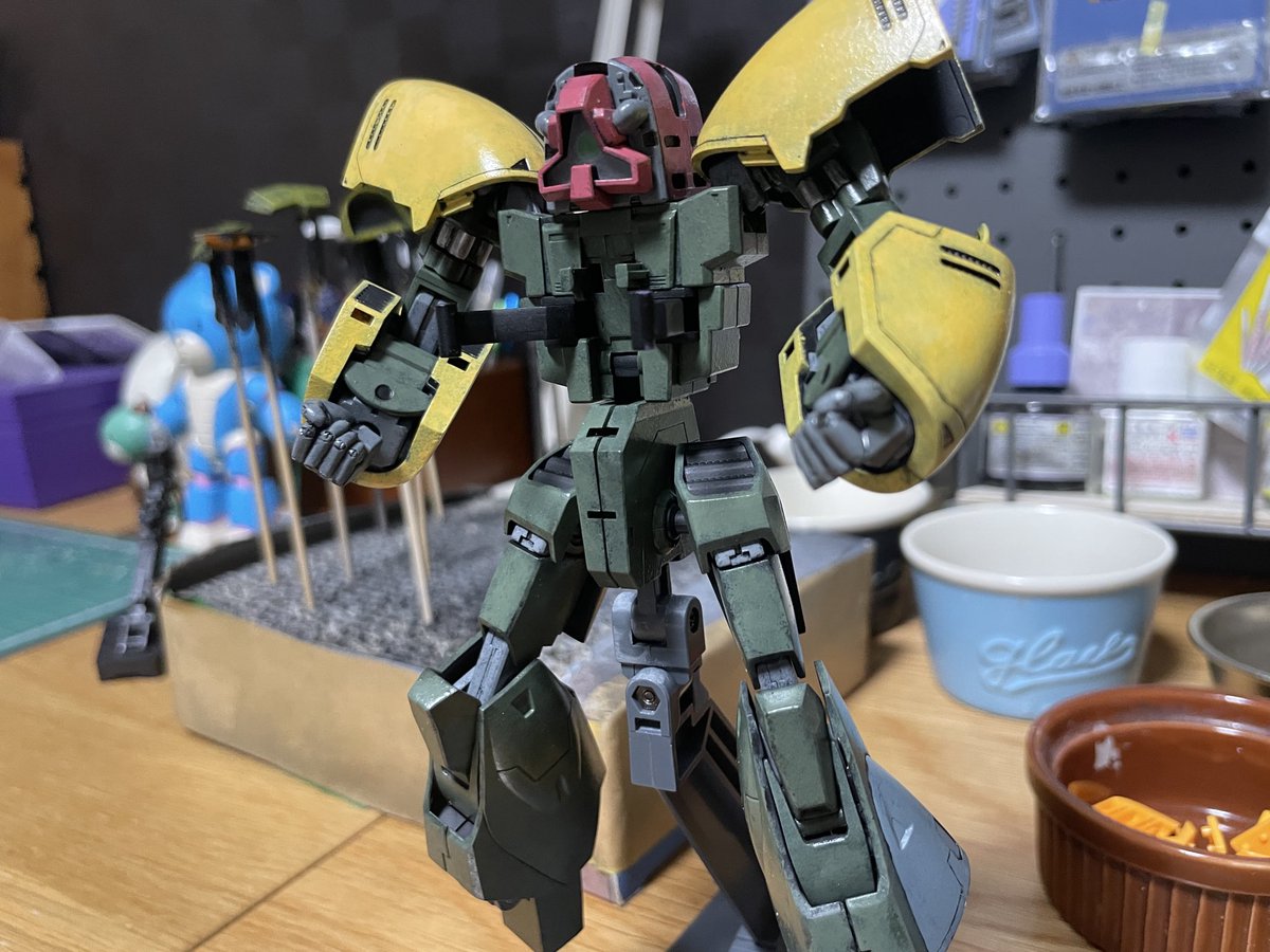 venforet's tweet photo. 雨☔で塗装がなかなか進まない。

#ガンプラ　#アッシマー
#Zガンダム https://t.co/HOCJz08Yal