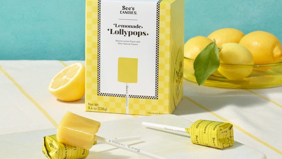 AmericanaBrand's tweet photo. When life gives you lemons 🍋 Make them sweeter with limited-time Lemonade Lollypops, blending zesty lemon flavor with creamy sweetness at See’s Candies. Now – July 31. https://t.co/j068b9RN48 https://t.co/LZ1TEi49VQ