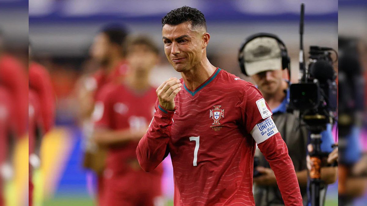 TheGlobal_POV's tweet photo. Cristiano Ronaldo's World Cup dream ended in tears as Spain knocked Portugal out of the tournament with a dramatic 91st-minute winner. 

@TheIndia_POV https://t.co/UsiygAuD6Z