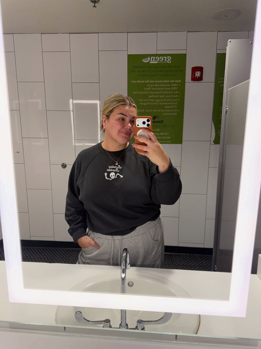 KrishaLapoint's tweet photo. Yo it's a beautiful day and we need to live life to the fullest Can I cashapp you some bucks right now I'm feeling generous and happy if you are interested drop your cashapp tag or PayPal and get blessed https://t.co/Yr5MqdPnfC