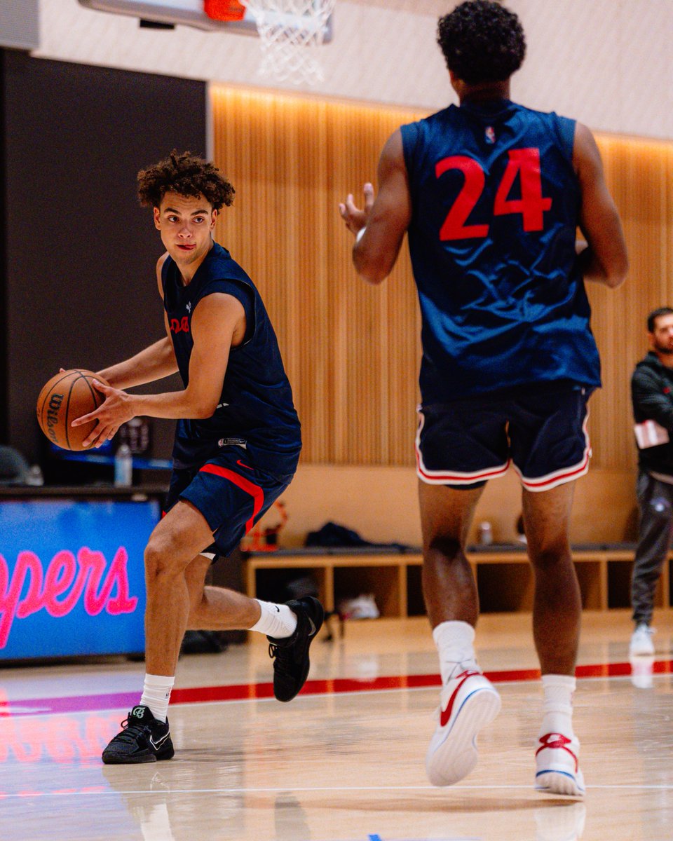LAClippers's tweet photo. Feels like summer ☀️🏀

📍 Kaiser Permanente Training Center https://t.co/0BVJa7FYyW
