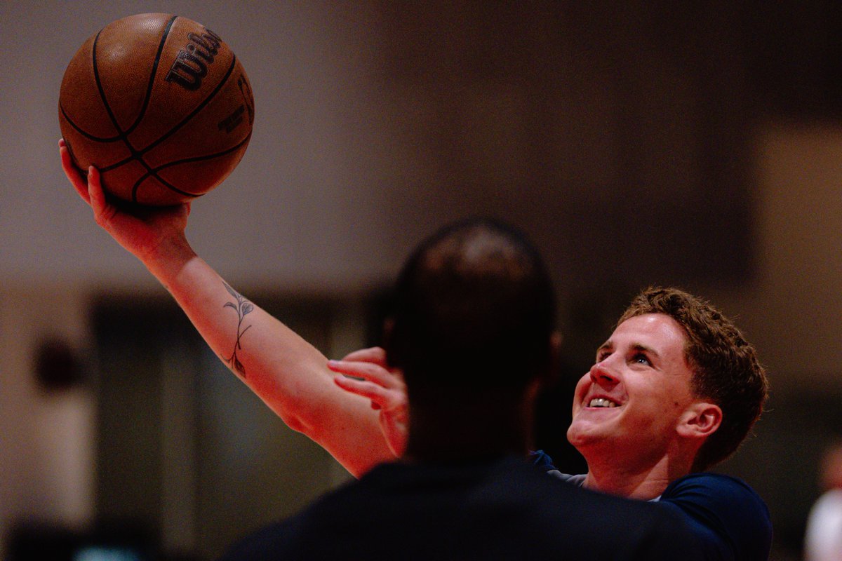 LAClippers's tweet photo. Feels like summer ☀️🏀

📍 Kaiser Permanente Training Center https://t.co/0BVJa7FYyW
