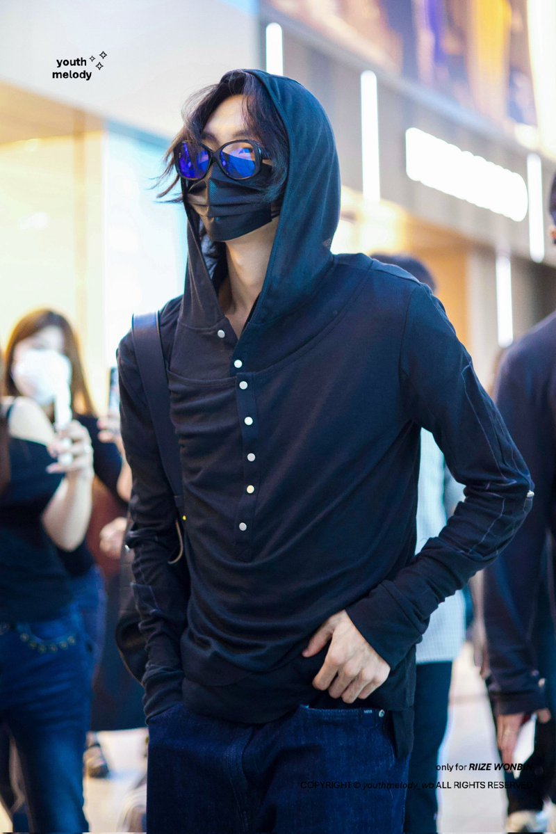 visualbini's tweet photo. yeah no one comes close to wonbin's airport fashion https://t.co/WSAmqZvd9U