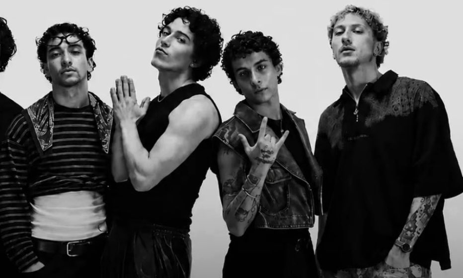 inankibiterdi's tweet photo. Rock n curls'ın tek bekar üyesinin Can olması imajımız açısından baya iyi, bakınız her şeyin yanında bir de sevgililerine sadıklar. Bu çocuklardan her şey olur(canı da bana yapacağız tm mı) #debutforfour https://t.co/wkPFvVtbdT