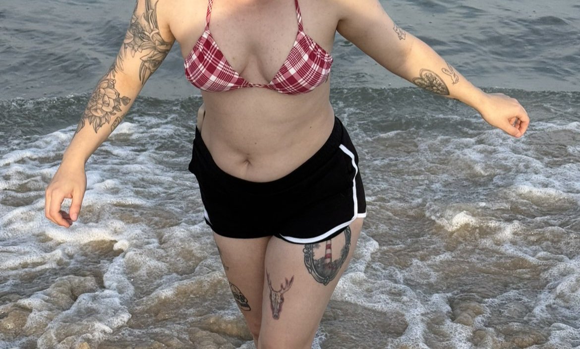 LisButSlippery's tweet photo. Enjoying the beach https://t.co/ENhNbhE7tY