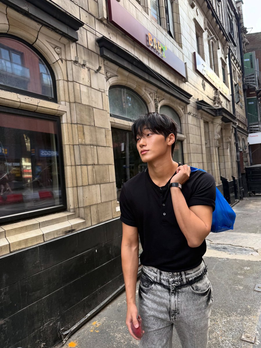 1ovesan4ever's tweet photo. ටㅏ 사니닝 조타 . . . 🖤 https://t.co/fb1LlVqy97