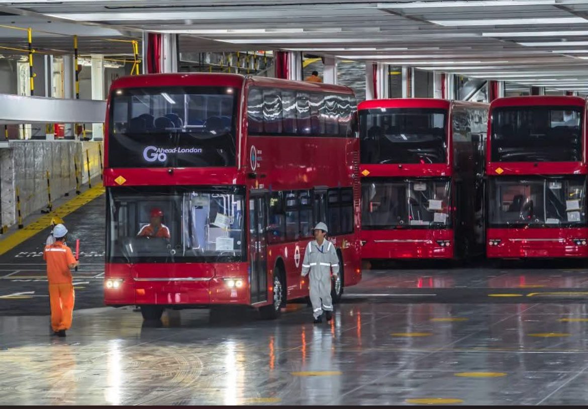 YiQiang_Lin's tweet photo. A total of twenty-two BYD electric double-decker buses on Sunday were shipped from Yantai Port in Shandong Province to the United Kingdom.

The buses will subsequently be put into service in London's public transport system. #fjsgwfuk https://t.co/rboMYOuAXC