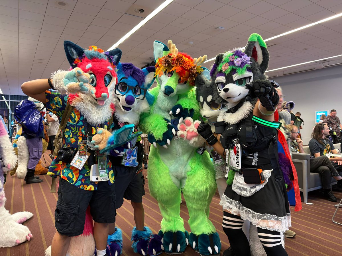 graviidywolf's tweet photo. The one and only, @russelbuck 💚🧡 https://t.co/k2xQVOQ9NO