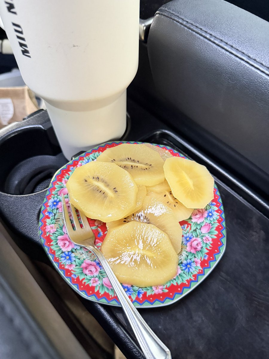 miunatshaa's tweet photo. Ready set go!!!!🌞🍓🫐🥝เริ่มวันกันคับ https://t.co/lEsW01UPy3