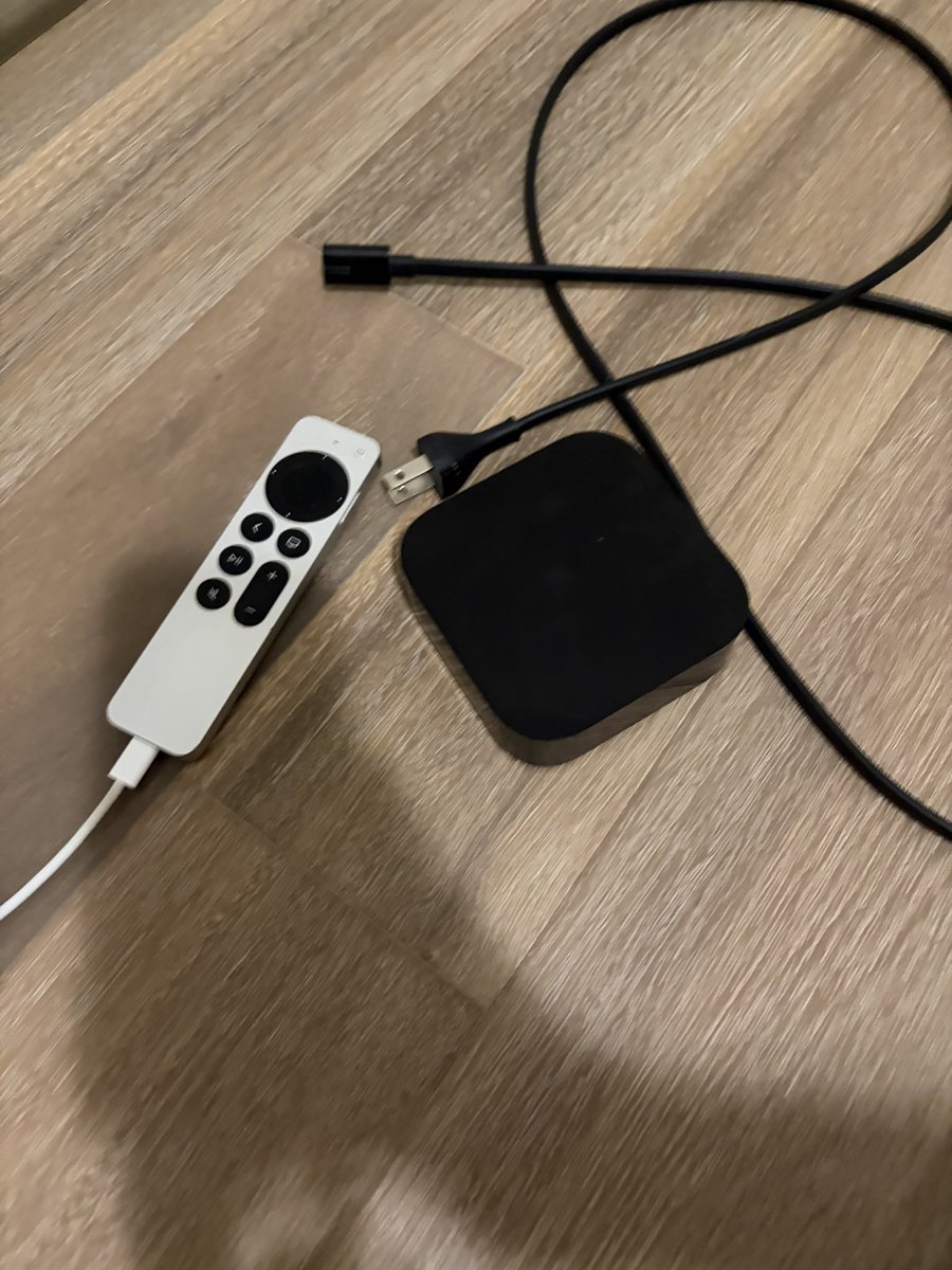dnotreply's tweet photo. Seller said “no remote control” but it came with a USB-C Remote anyway https://t.co/o3gF2fgldo