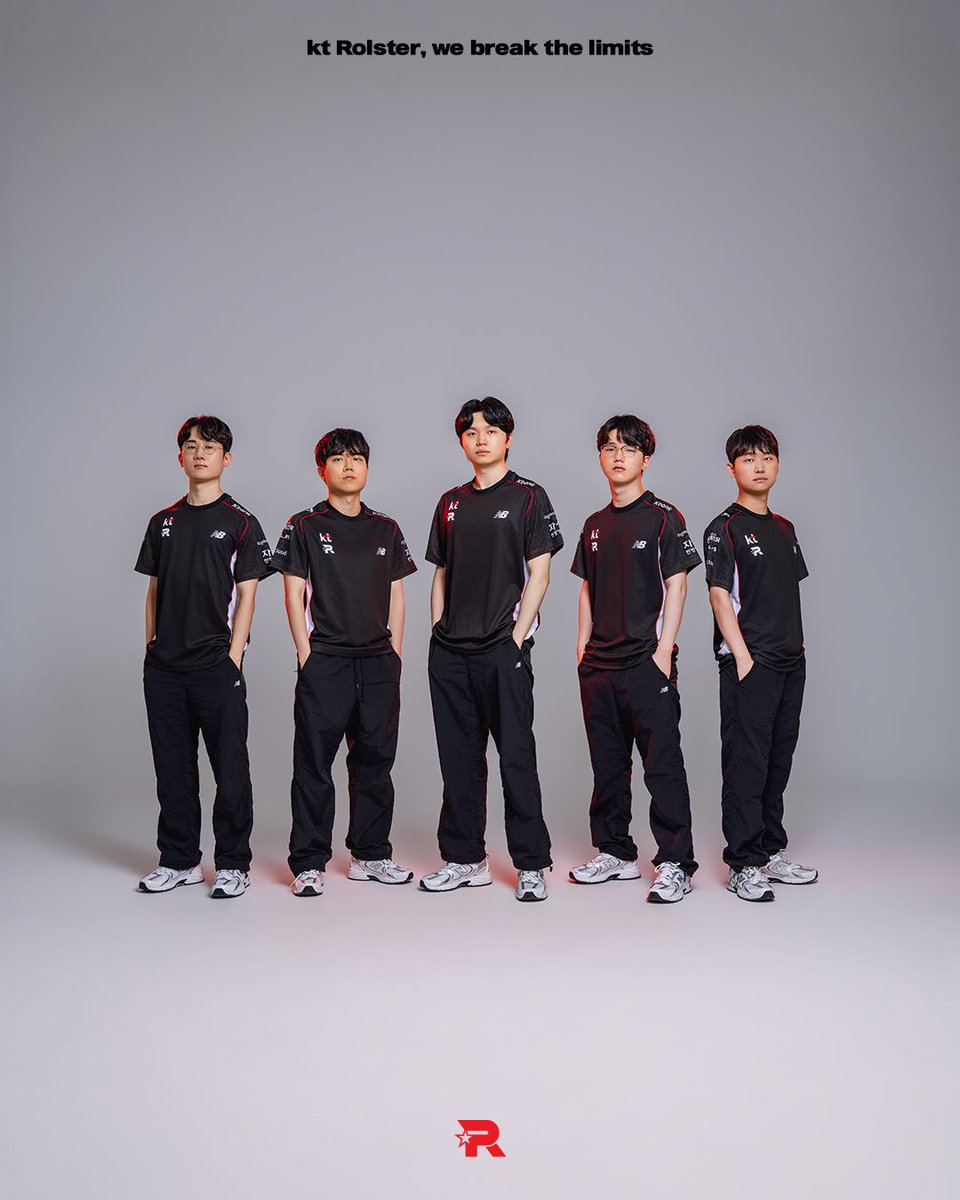 gamjarolster's tweet photo. [2026 kt Rolster Summer 유니폼&자켓 판매 안내]

한계를 깨고 뜨겁게 날아오를 시간, 2026시즌 Summer 유니폼 & 자켓을 공개합니다.

📍판매 일정
 - 오프라인 : kt Rolster 팬미팅 현장(2026.07.11(토) 12:00~)
 - 온라인 : 2026.07.14(화) 13:00
 
📍판매 금액
 - 유니폼 : 109,000원(광고패치 포함)
 - 자켓 : 169,000원(광고패치 미포함)
 - 마킹 : 25,000원

*kt Rolster 팬미팅(제6회 롤킅단 공식회담) 티켓 없이도 구매 가능합니다.
*디자인 및 사이즈 등의 상세내용은 온라인스토어 오픈 시 상세페이지를 통해 확인 가능합니다.
*해당 내용은 팀 사정으로 변경될 수 있습니다.
