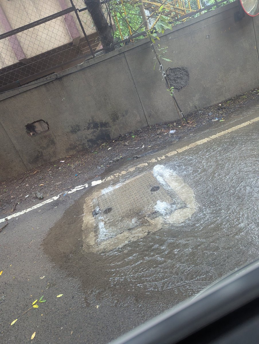 Adbeneeraj's tweet photo. @mattymathew @PMCPune @BalwadkarAmol Rain has stopped, roads are clear , but the issue of drainage water back tracking continues https://t.co/QmdndfsRK6