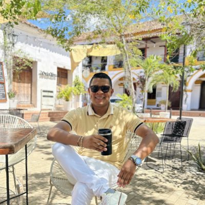 kevingeness's tweet photo. #NuevaFotoDePerfil https://t.co/TzGaGwGh9r
