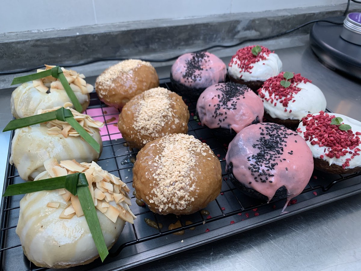 mz_hatta's tweet photo. Korang!! Nak bagitau!! Sapa sapa kat area Dungun, Kerteh, Kemaman yng nak rasa donut abe, mai dtg on our pop up this coming 27th till the 29th di Caffeine Hut Kerteh!!! Dari pukul 12pm In Syaa Allah smpai 8mlm (untill finished) jom support Abe di nganung!! https://t.co/pshNg3mgpD