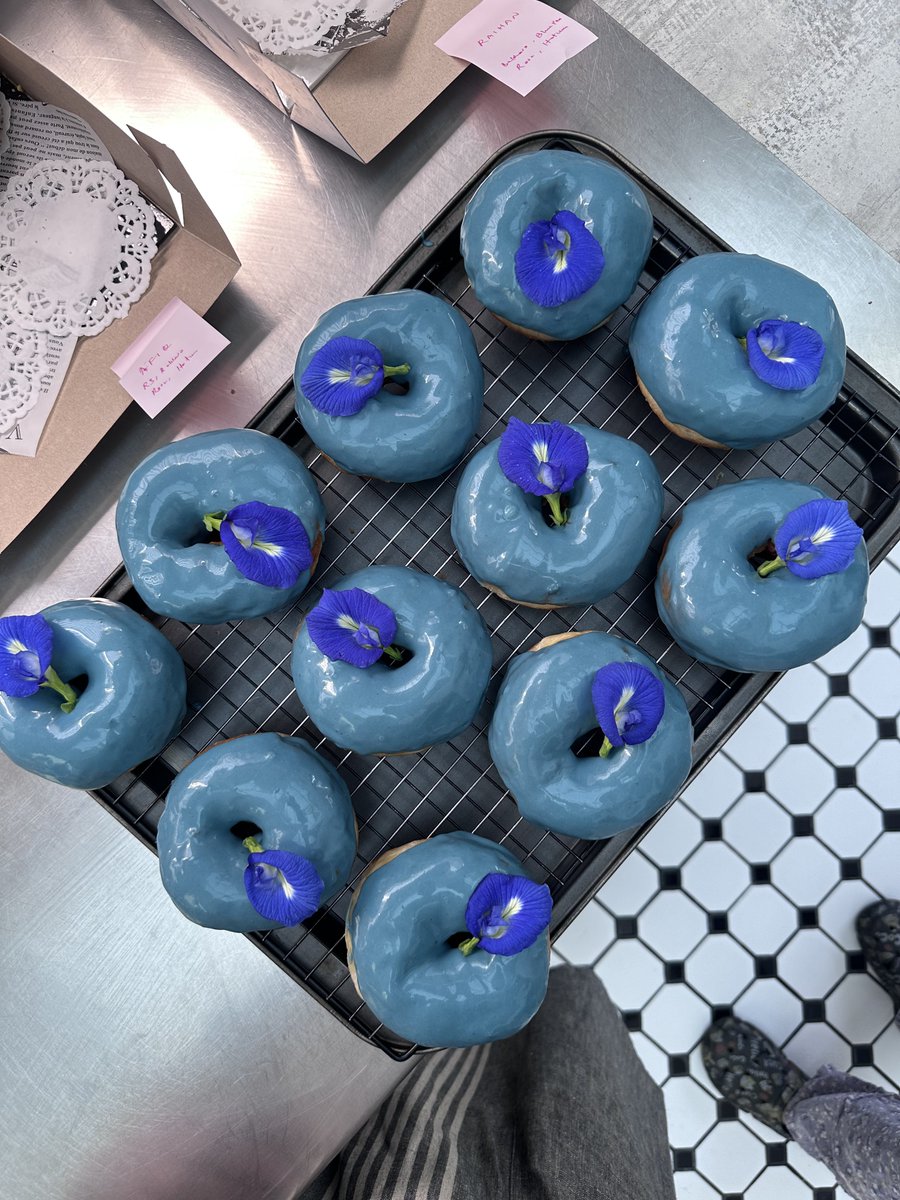 mz_hatta's tweet photo. Korang!! Nak bagitau!! Sapa sapa kat area Dungun, Kerteh, Kemaman yng nak rasa donut abe, mai dtg on our pop up this coming 27th till the 29th di Caffeine Hut Kerteh!!! Dari pukul 12pm In Syaa Allah smpai 8mlm (untill finished) jom support Abe di nganung!! https://t.co/pshNg3mgpD