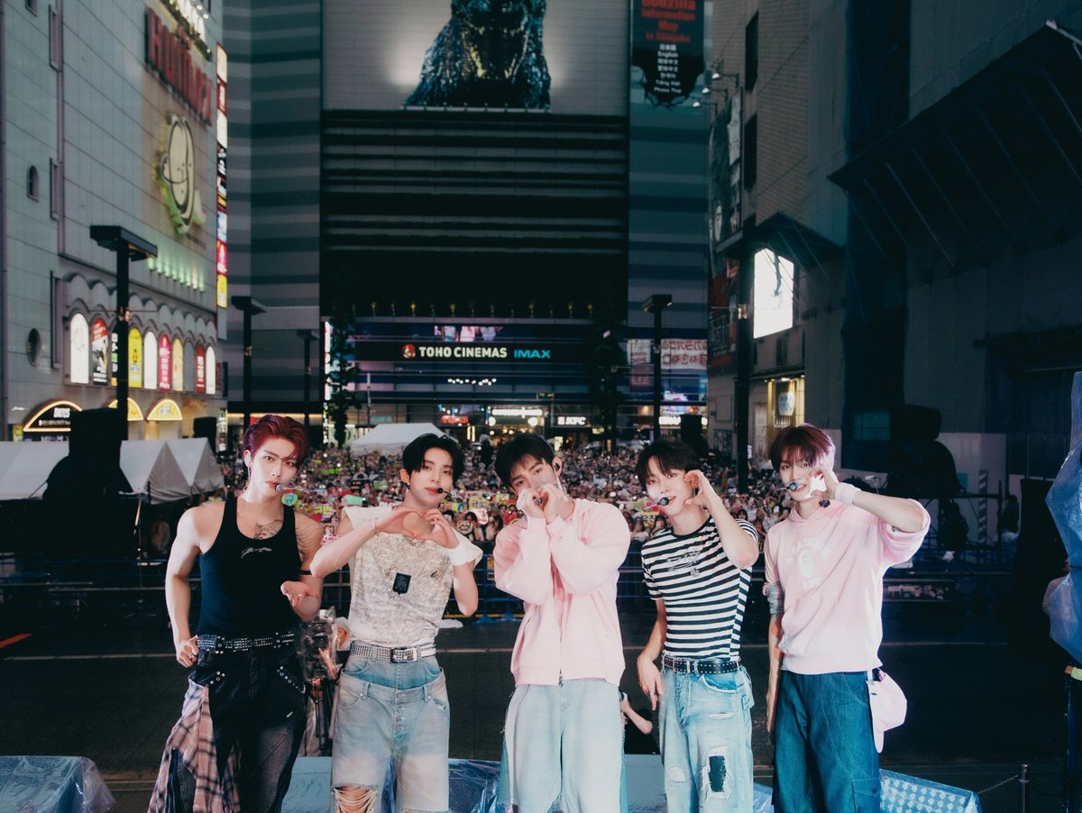 Kstyle_news's tweet photo. AND2BLE、K-POPグループ初！歌舞伎町でのサプライズフリーライブに3000人が熱狂…計3曲のステージ披露
https://t.co/vdgZoPauIq https://t.co/r8N35OGhtC