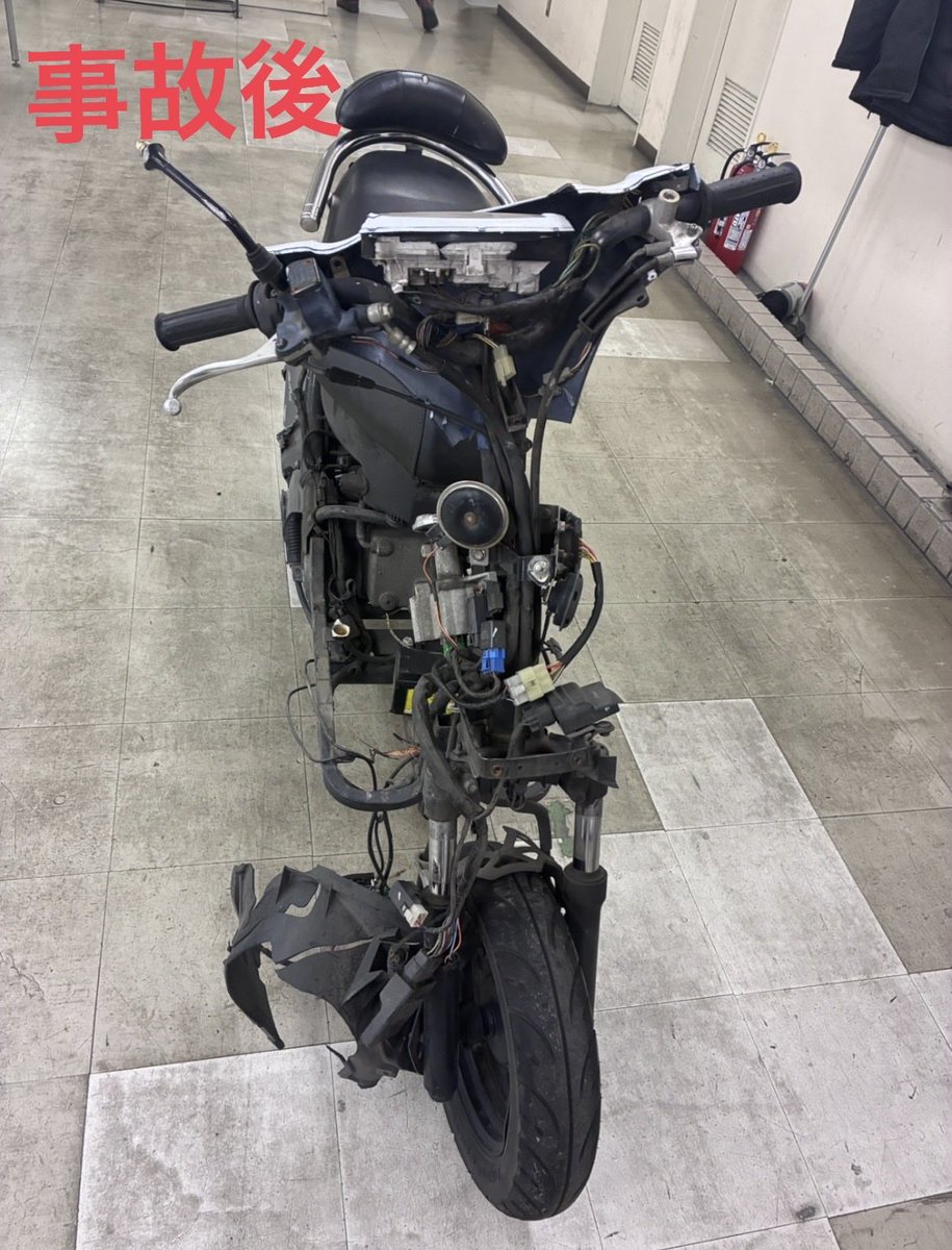 06126YukiKeAkua's tweet photo. 2026年1月14日水曜日6:30
バイクで通勤途中の息子が　
青信号で交差点に侵入したところ
赤信号を無視し交差点に侵入してきた
クルド人運転の車がノンブレーキで
息子に激突
同日16:27搬送先の病院で
息を引き取りました
享年19歳　成人式を迎えたばかり
1月26日に20歳の誕生日を迎える
はずでした https://t.co/Mkyos01EsX