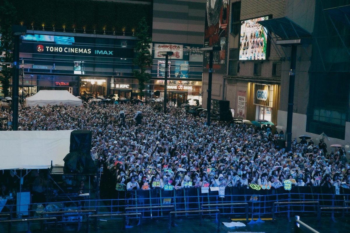 Kstyle_news's tweet photo. AND2BLE、K-POPグループ初！歌舞伎町でのサプライズフリーライブに3000人が熱狂…計3曲のステージ披露
https://t.co/vdgZoPauIq https://t.co/r8N35OGhtC