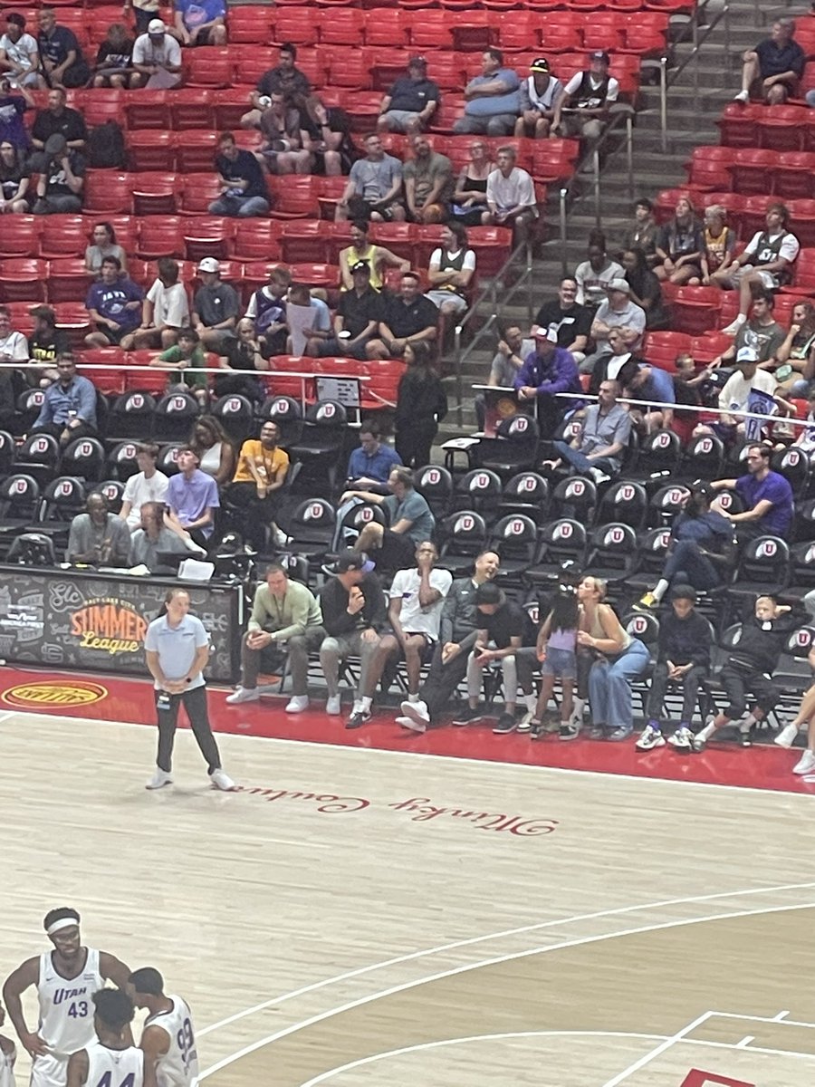 dataSaysJoel's tweet photo. Ace has been chatting it up with Hardy and AA over the last 10 mins or so of the game through timeouts https://t.co/bnzxIqgLWE