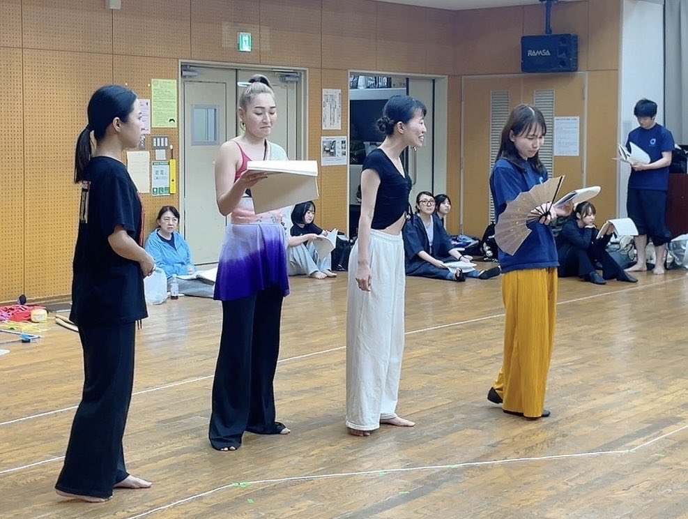 troupe_compass's tweet photo. 7/5 稽古レポ📝
前半の演出構成がつきました！！
慣れない平安時代の言葉に苦戦しながらも、一つひとつ言葉を噛み砕きながら作品づくりを進めています。
まだまだ試行錯誤の連続ですが、良い作品になるよう頑張ります！！

『茨姫-いばらき-』
7/11 10時よりチケット販売開始
https://t.co/B0qeXUxcAX https://t.co/C3MYTHMSPH