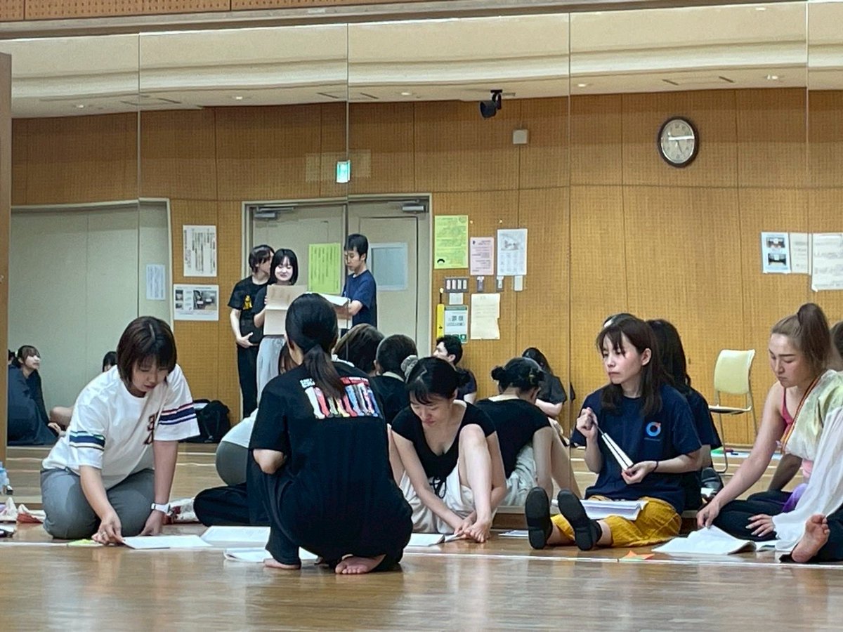 troupe_compass's tweet photo. 7/5 稽古レポ📝
前半の演出構成がつきました！！
慣れない平安時代の言葉に苦戦しながらも、一つひとつ言葉を噛み砕きながら作品づくりを進めています。
まだまだ試行錯誤の連続ですが、良い作品になるよう頑張ります！！

『茨姫-いばらき-』
7/11 10時よりチケット販売開始
https://t.co/B0qeXUxcAX https://t.co/C3MYTHMSPH