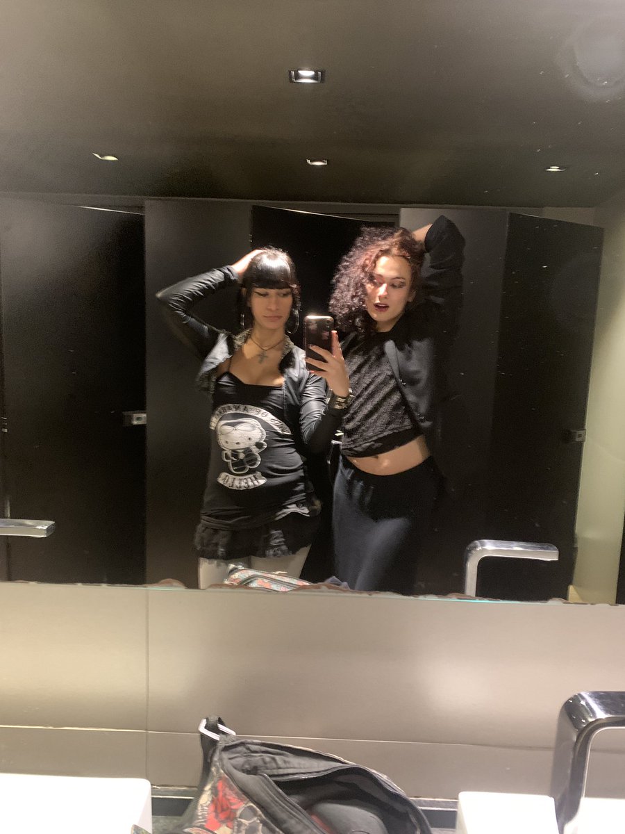 esfaqueiohomens's tweet photo. miga a gente briga mais se amaaa ti amuuh piranha se eu der pt tem vuxe p cuida >3< #rs #lokas #migasualoka #doidinhas https://t.co/FxZ8ZPK0F2