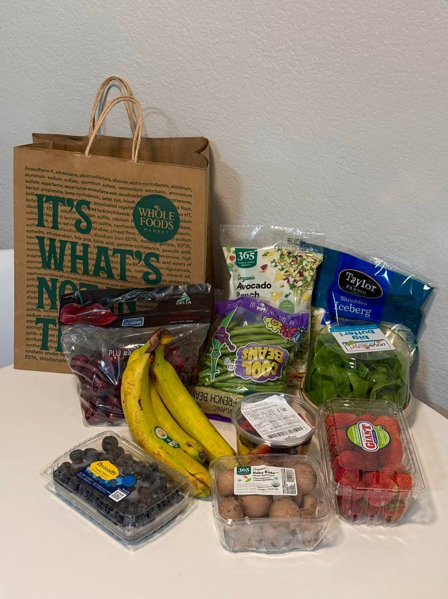 Ridsxverett's tweet photo. I went to the supermarket today and bought some snacks and fruit , these are the things I love 
#Supermarket #Shopping #DailyLife https://t.co/tLYBF7pQdR