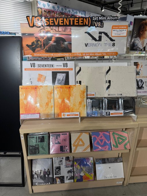 V8】 1st Mini Album 'V8' ご予約キャンセル分販売中🎉 🎁 @Loppi・HMV