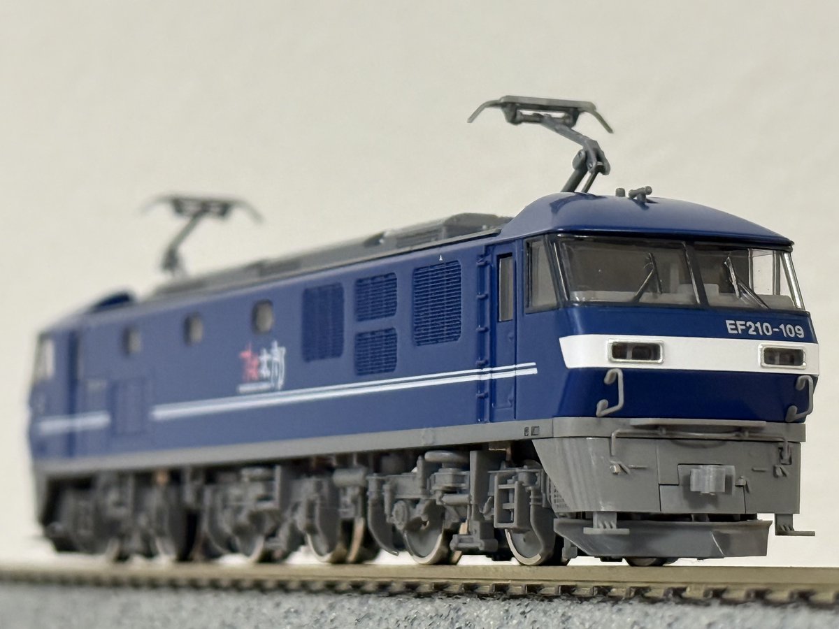 EF210 109落成です。 桃で初めてのシンパ搭載機。 TOMIX 7137 のパンタ